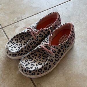 Hey Dude Kids Leopard Moccasins - Pink and Black Youth 2